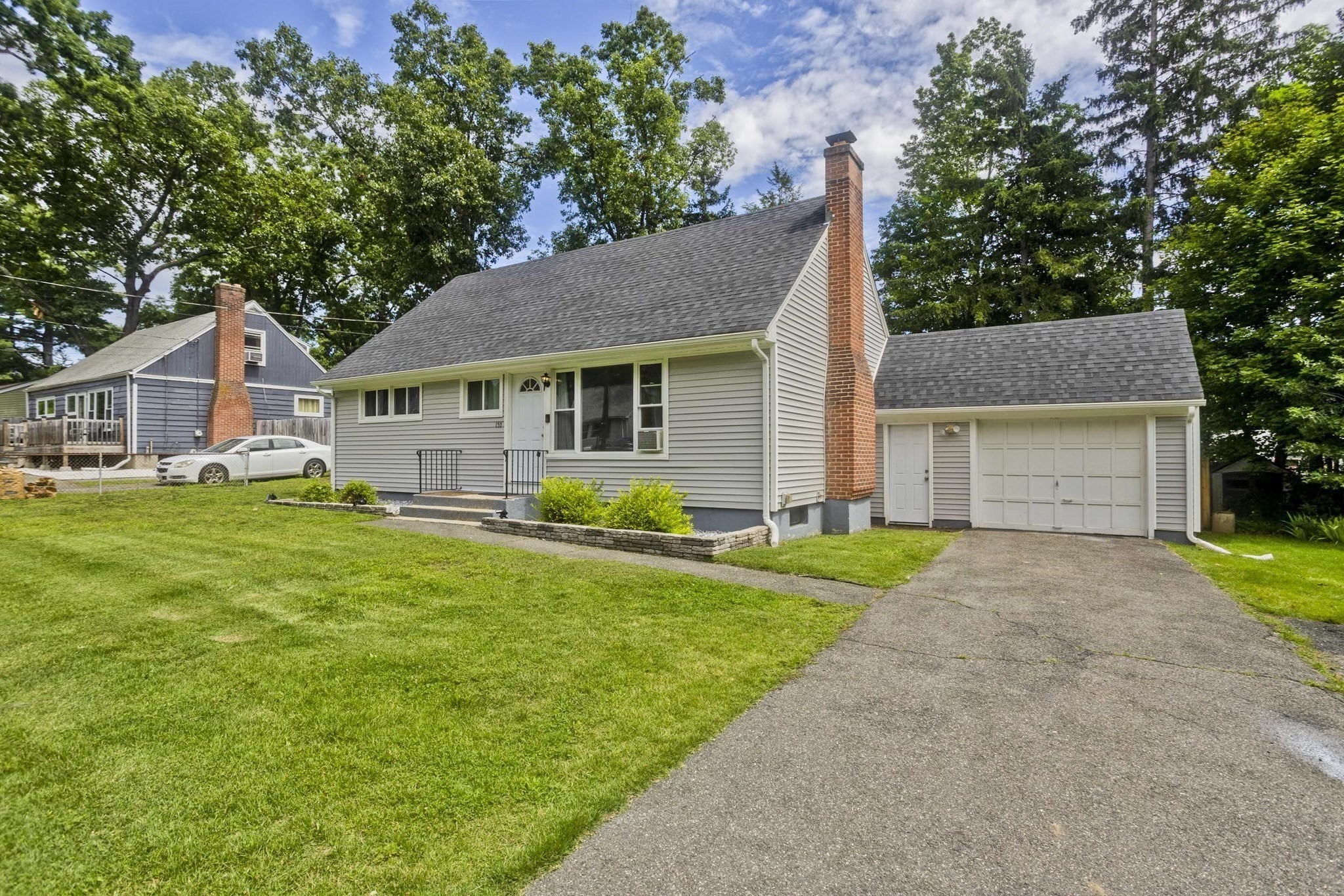 155 Old Farm Rd Property Photo 1