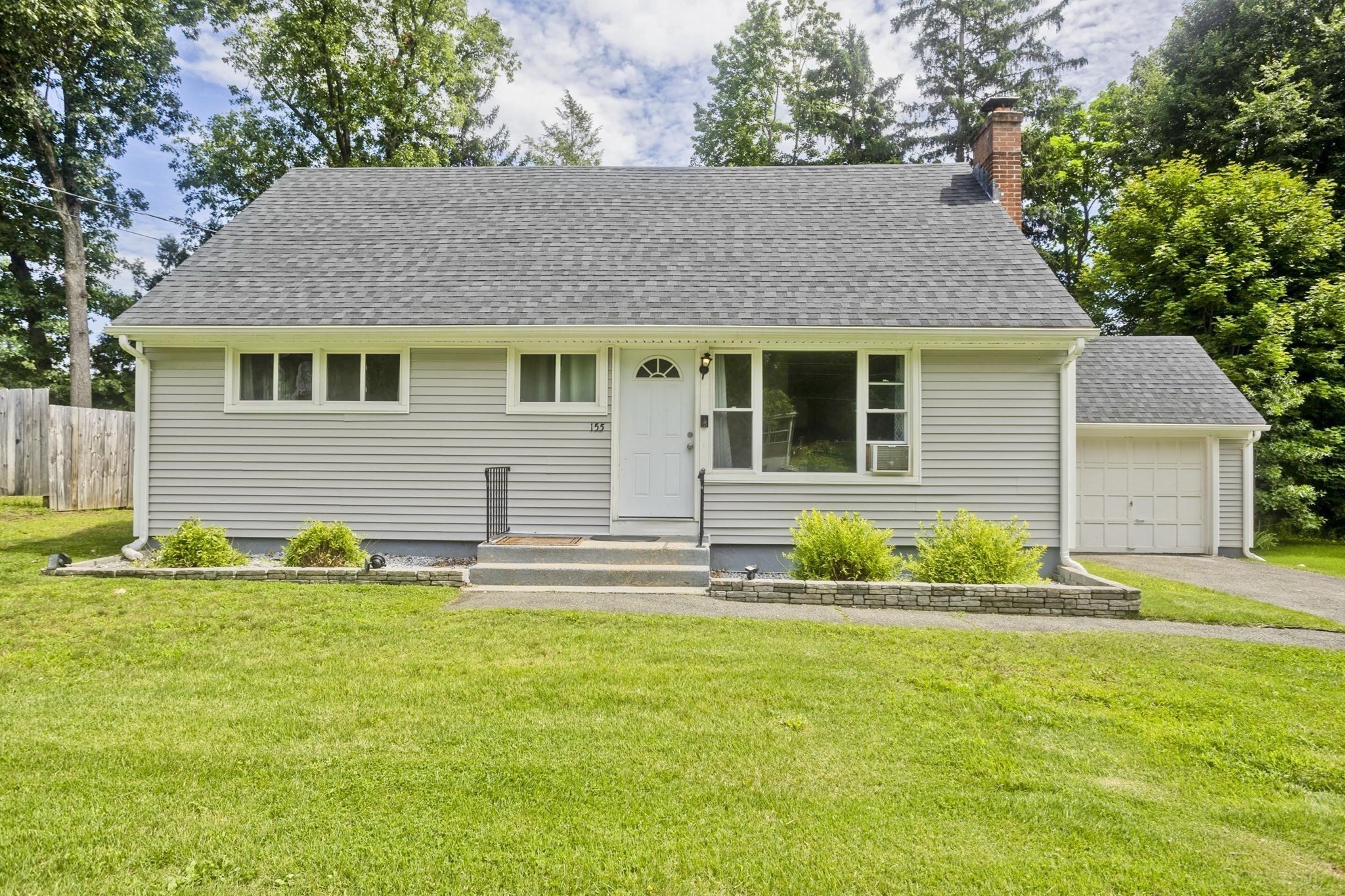 155 Old Farm Rd Property Photo 2