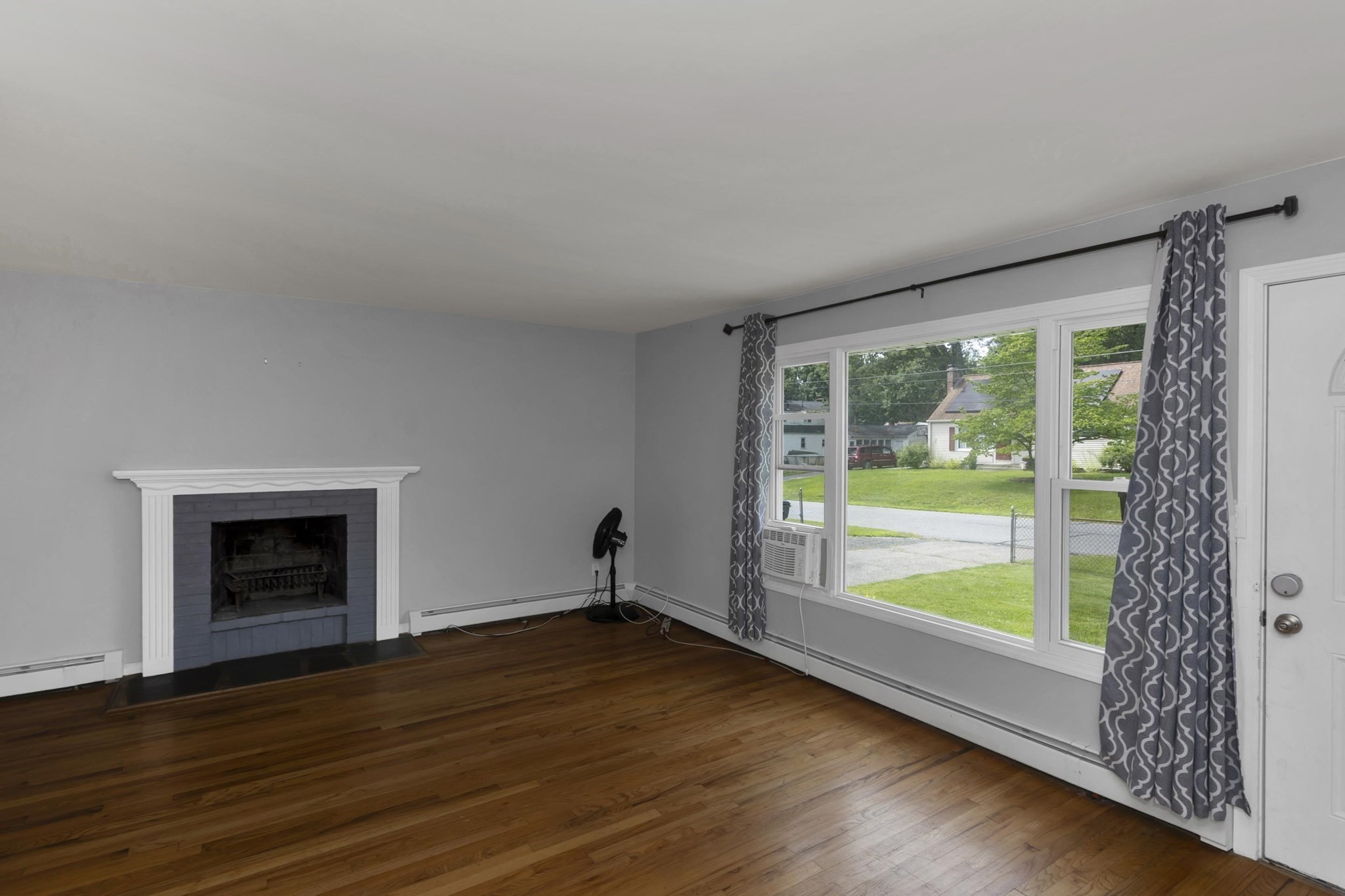 155 Old Farm Rd Property Photo 3