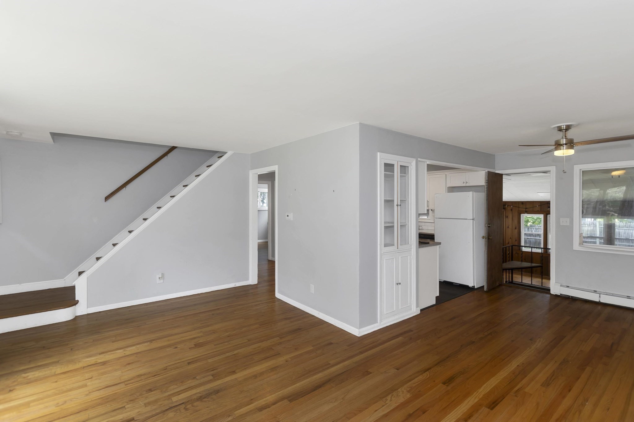 155 Old Farm Rd Property Photo 4