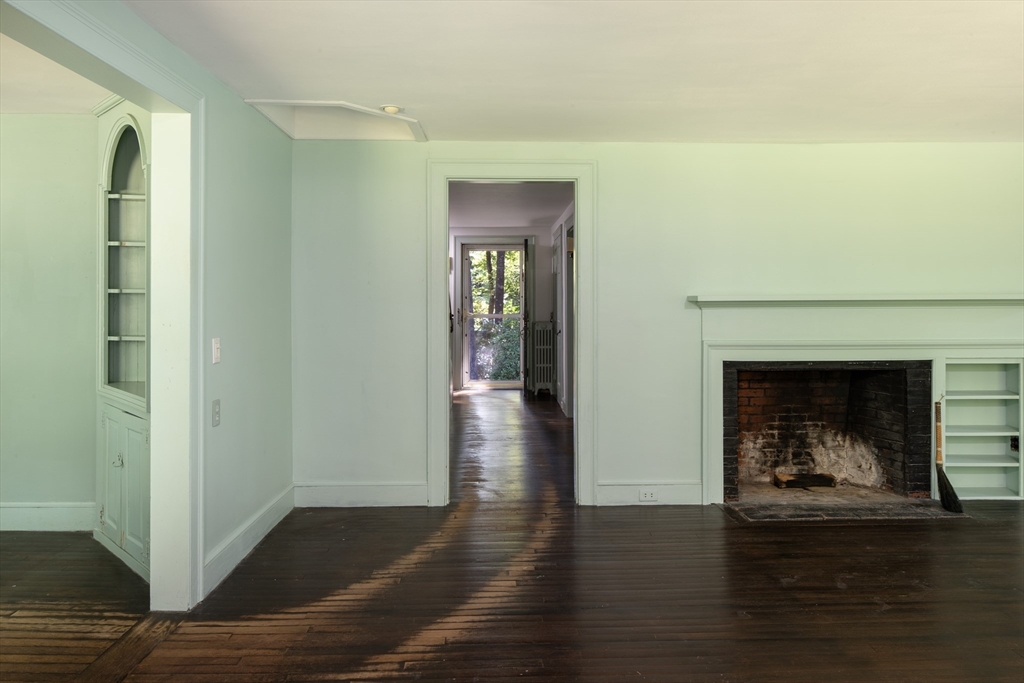 92 Front St Property Photo 13