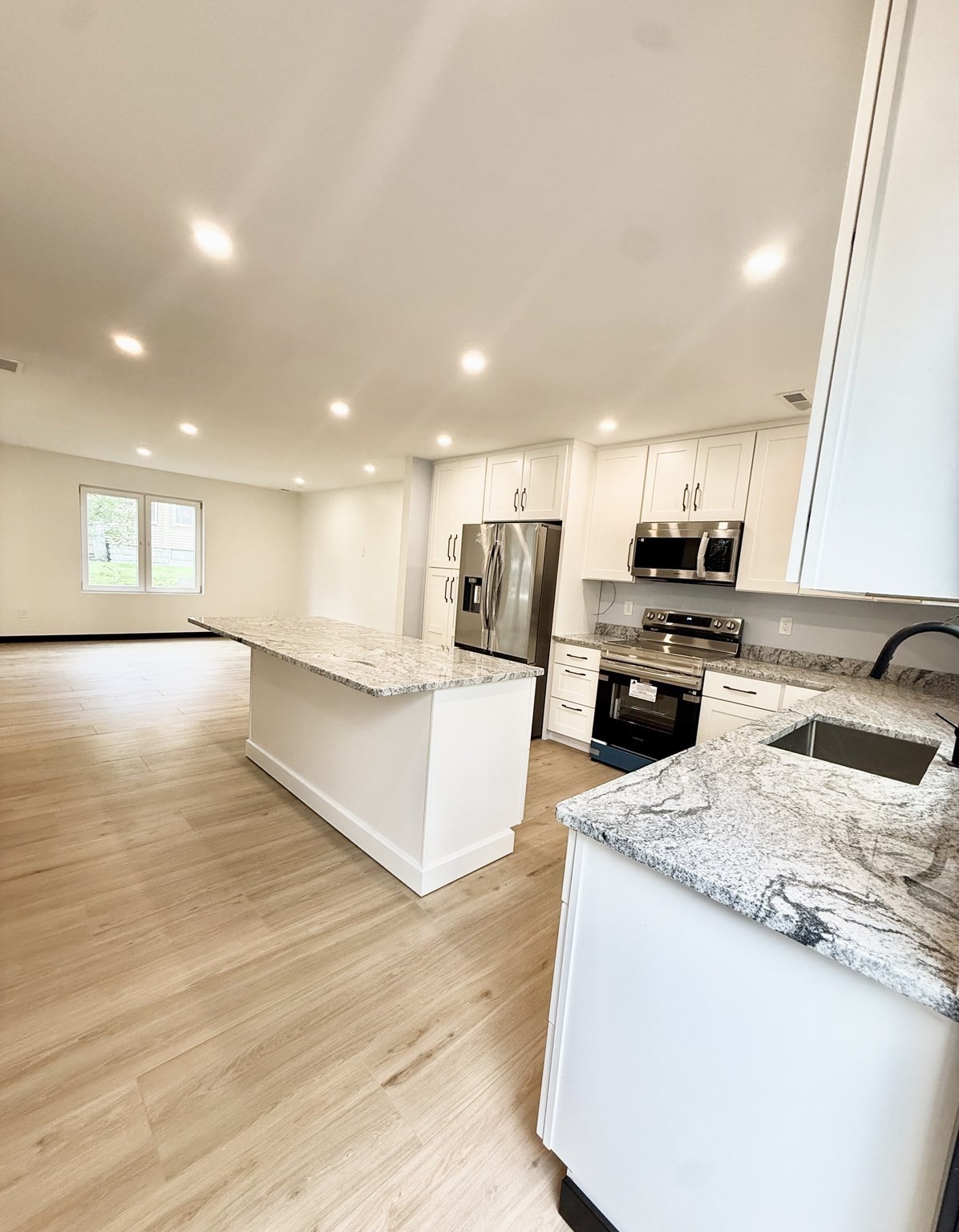 35 Greendale Ave # B Property Photo 3