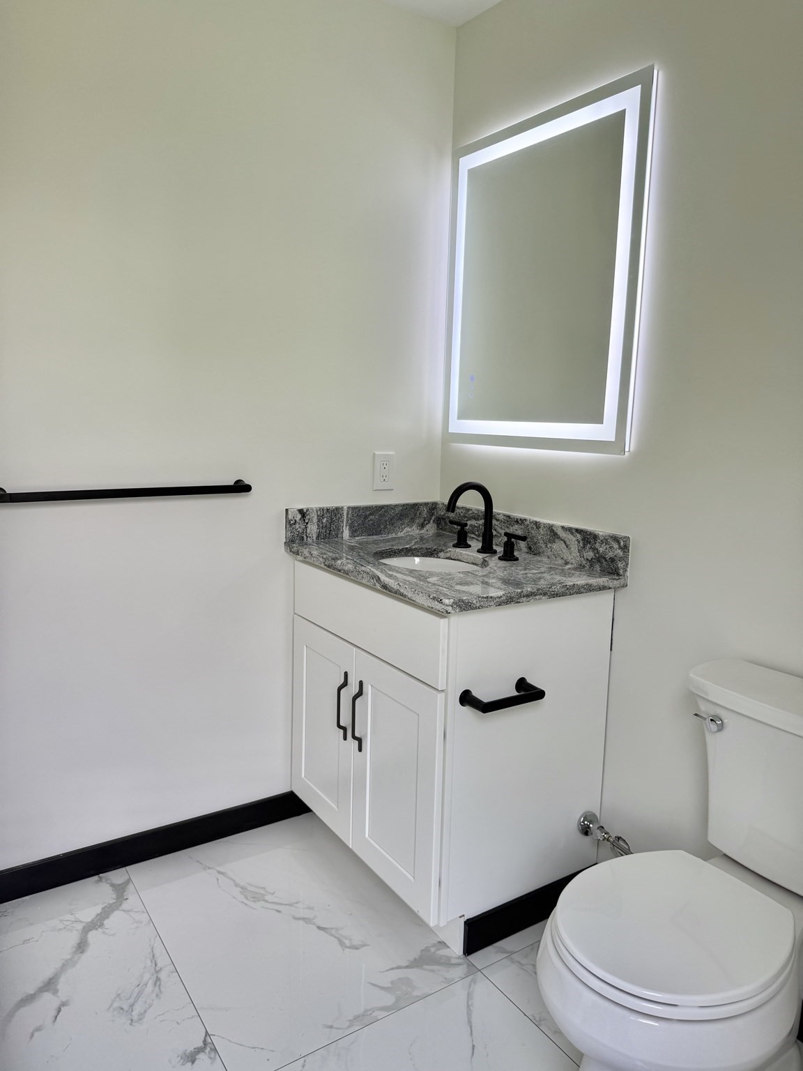 35 Greendale Ave # B Property Photo 4