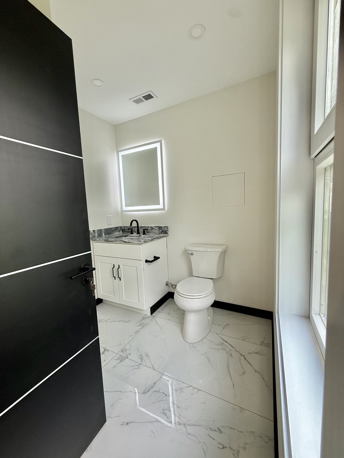 35 Greendale Ave # B Property Photo 5