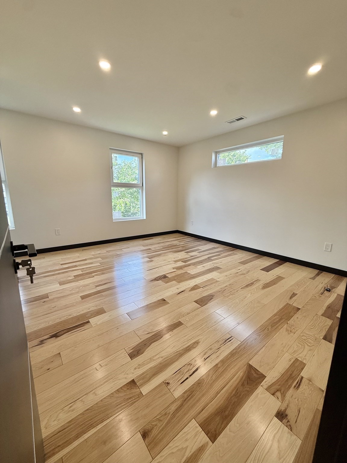 35 Greendale Ave # B Property Photo 7