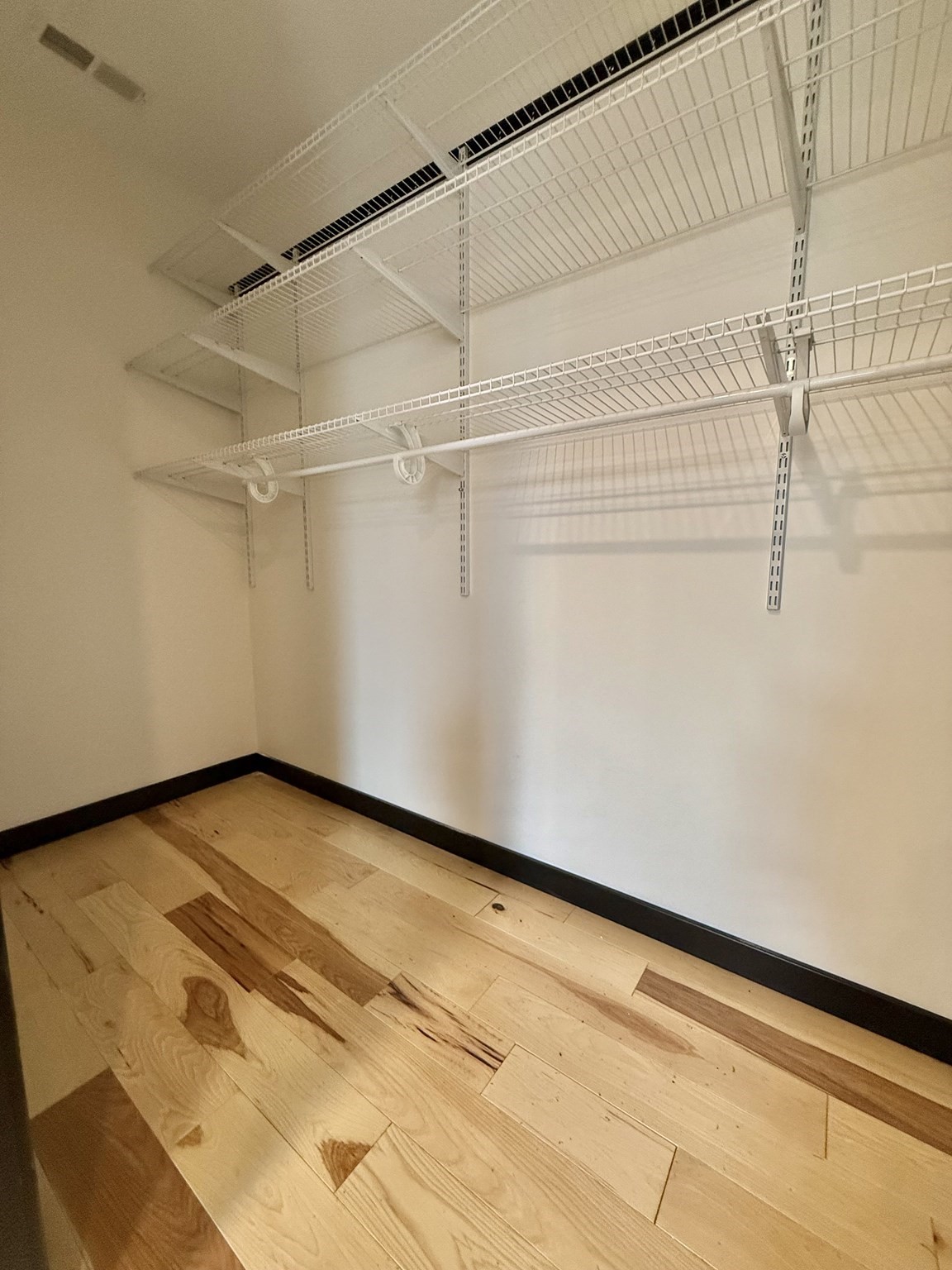 35 Greendale Ave # B Property Photo 8
