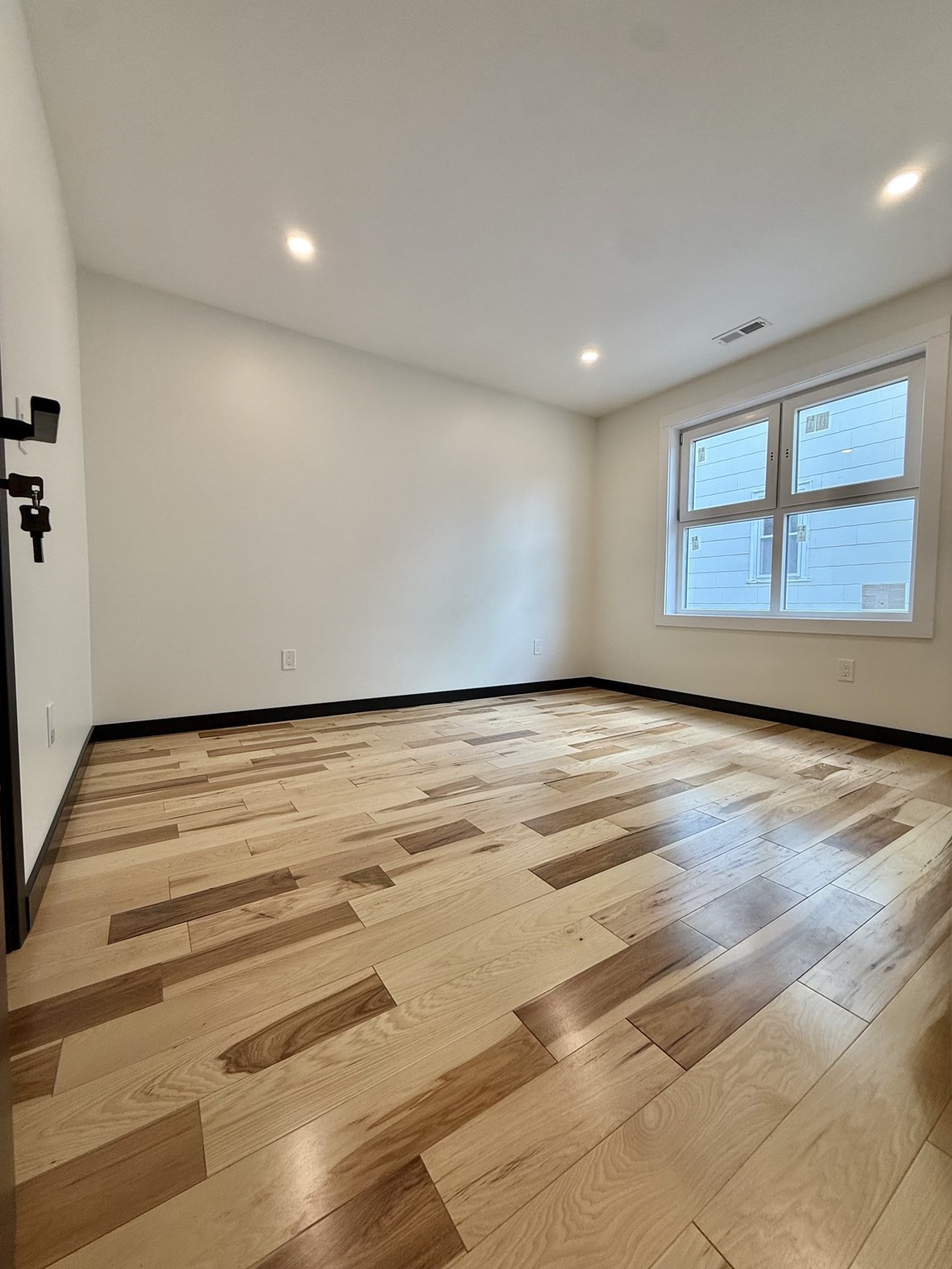 35 Greendale Ave # B Property Photo 9