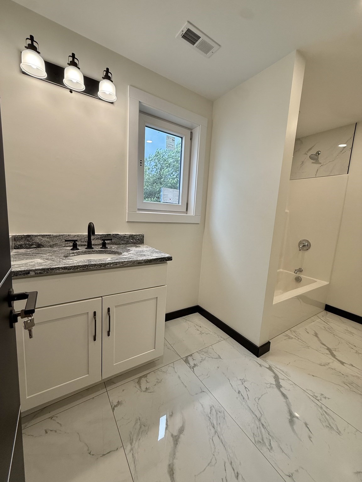 35 Greendale Ave # B Property Photo 12