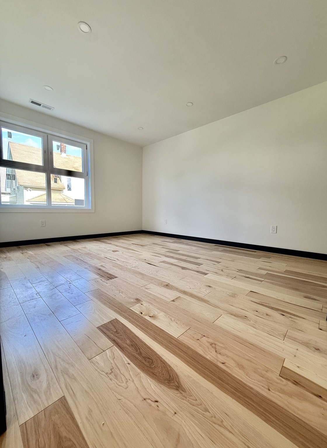 35 Greendale Ave # B Property Photo 16