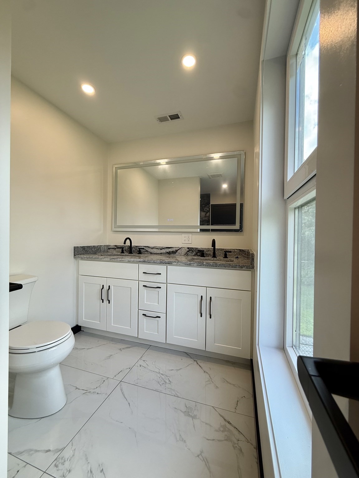 35 Greendale Ave # B Property Photo 19