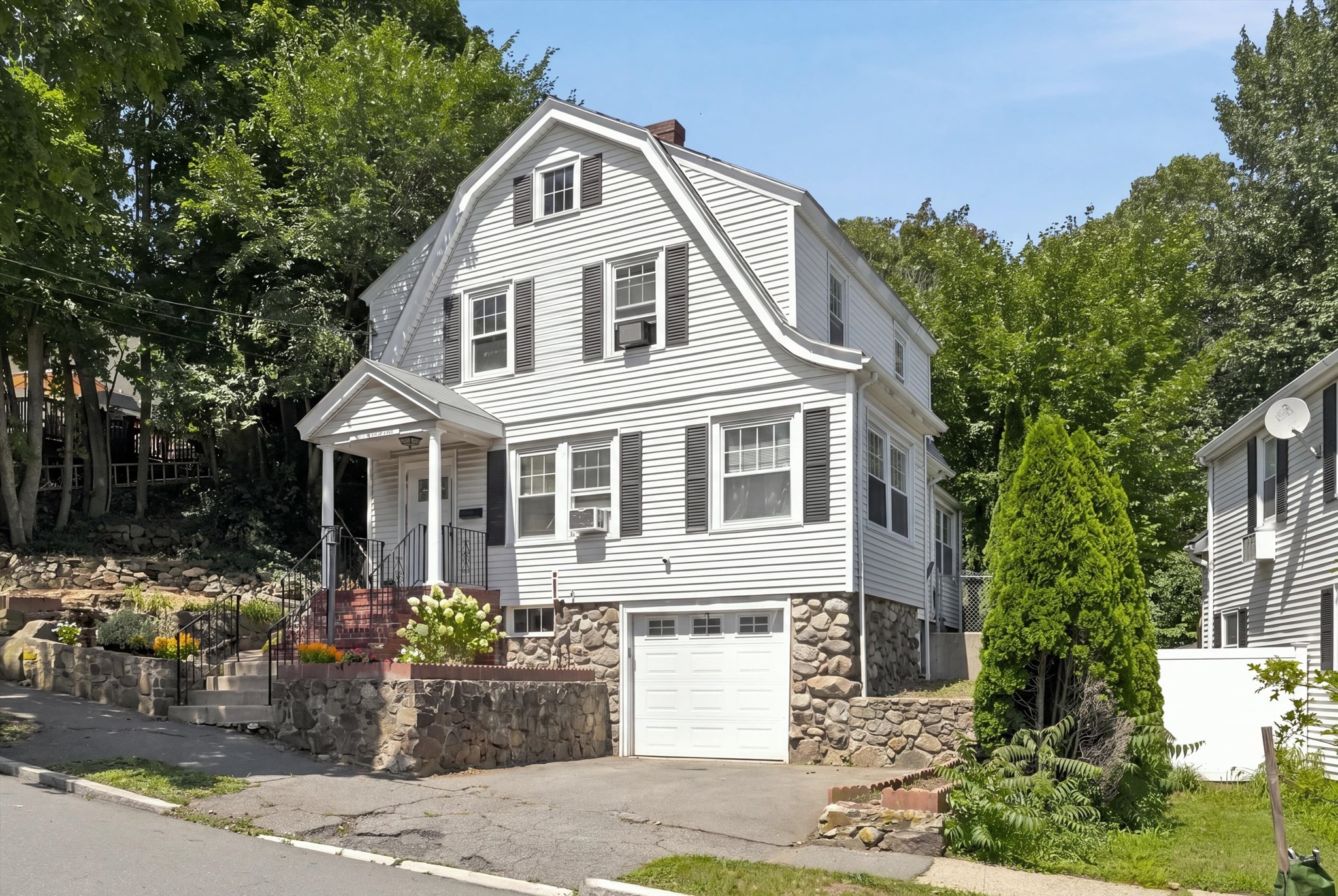 44 Fernwood Ave Property Photo 1