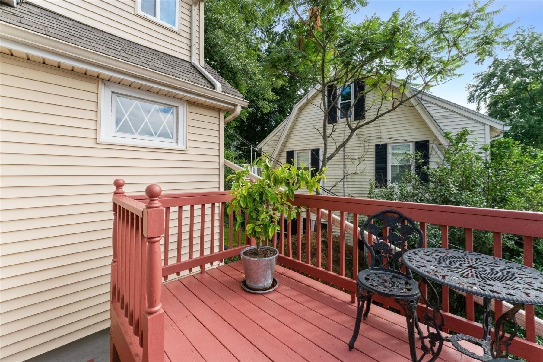 43 Elm St Property Photo 2