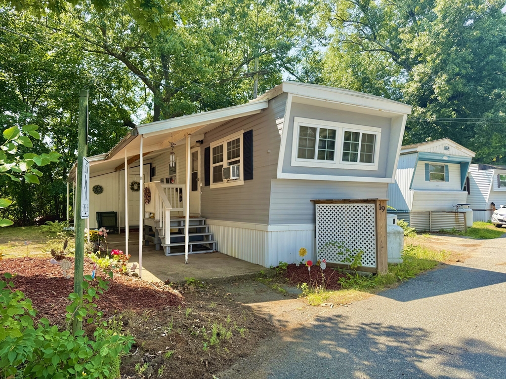 404 Southwick Rd # 19 Property Photo 1