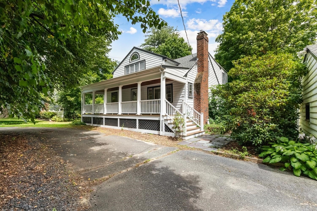 75 Lexington St Property Photo 1