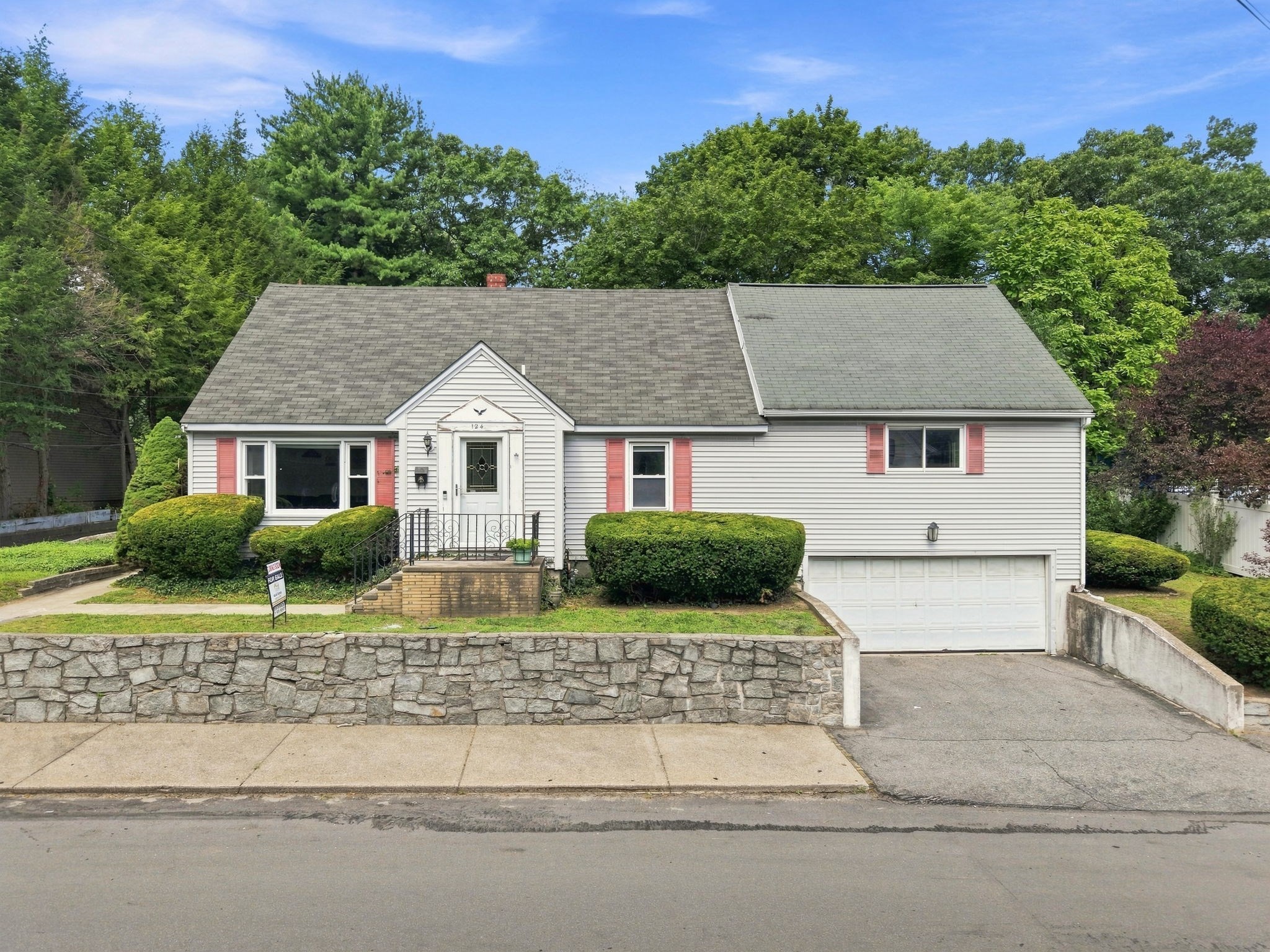 124 E Meadow Rd Property Photo 1