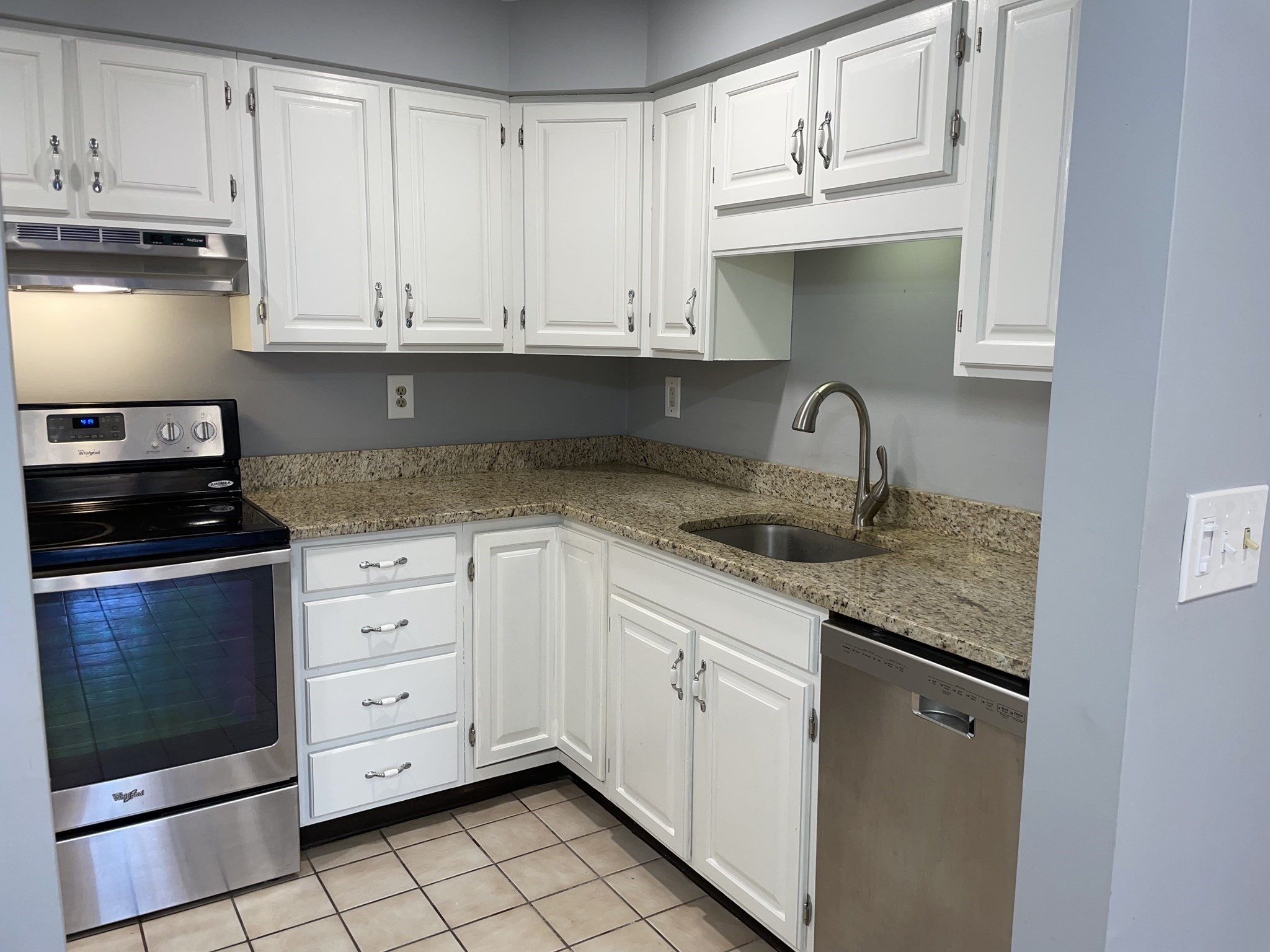 610 S Franklin St # C304 Property Photo 3