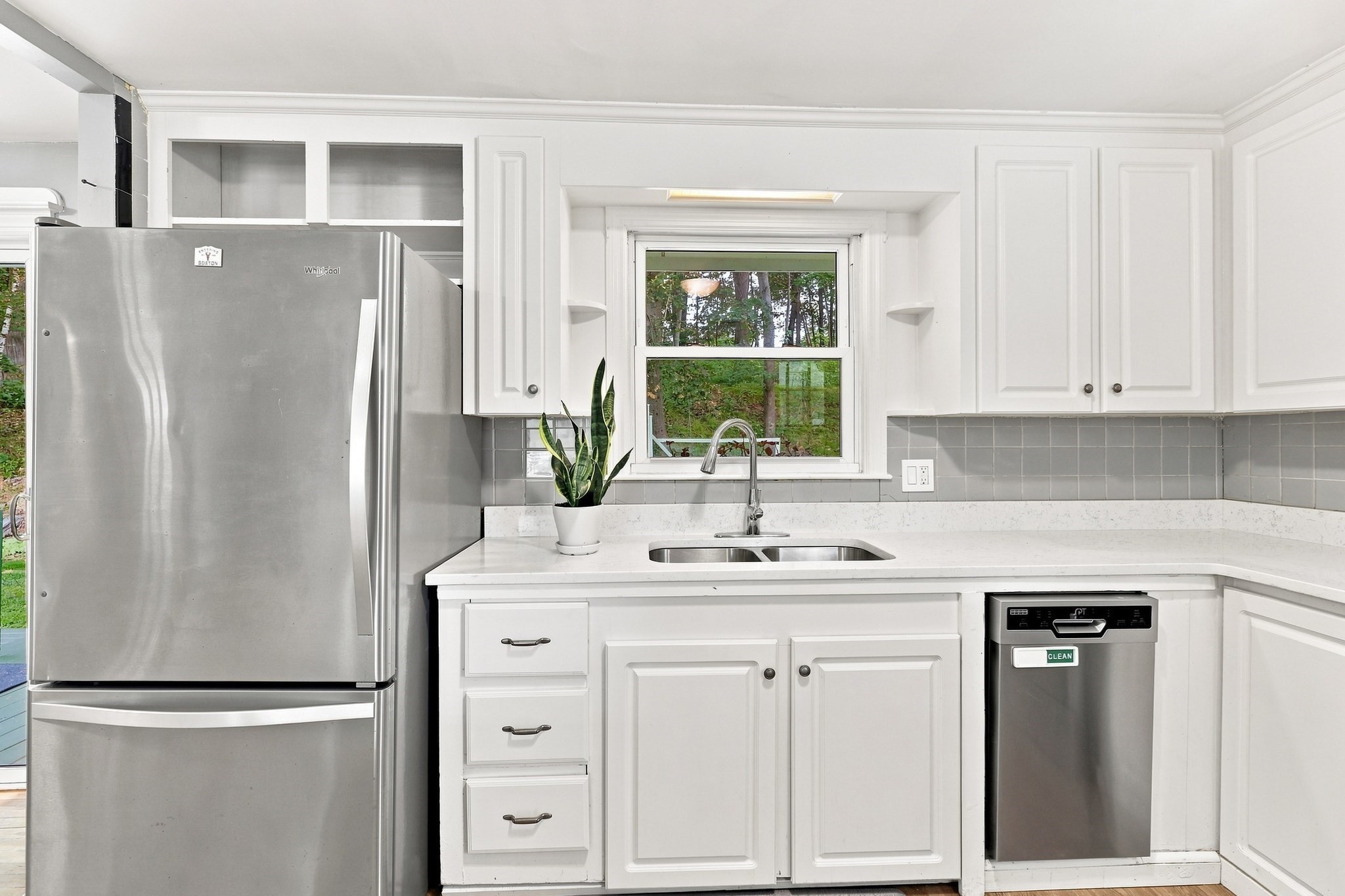 28 Hilltop Circle Property Photo 2