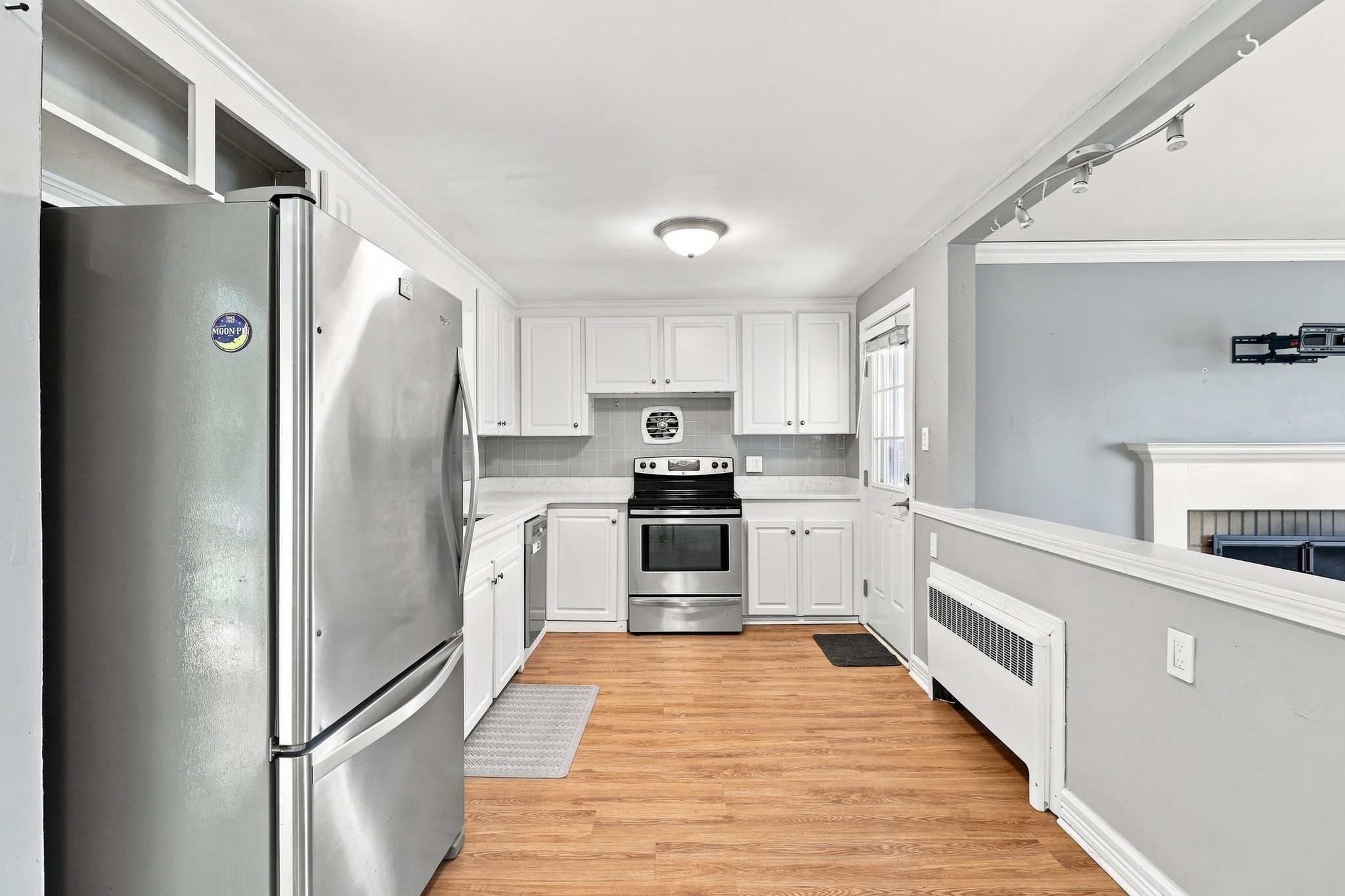 28 Hilltop Circle Property Photo 4