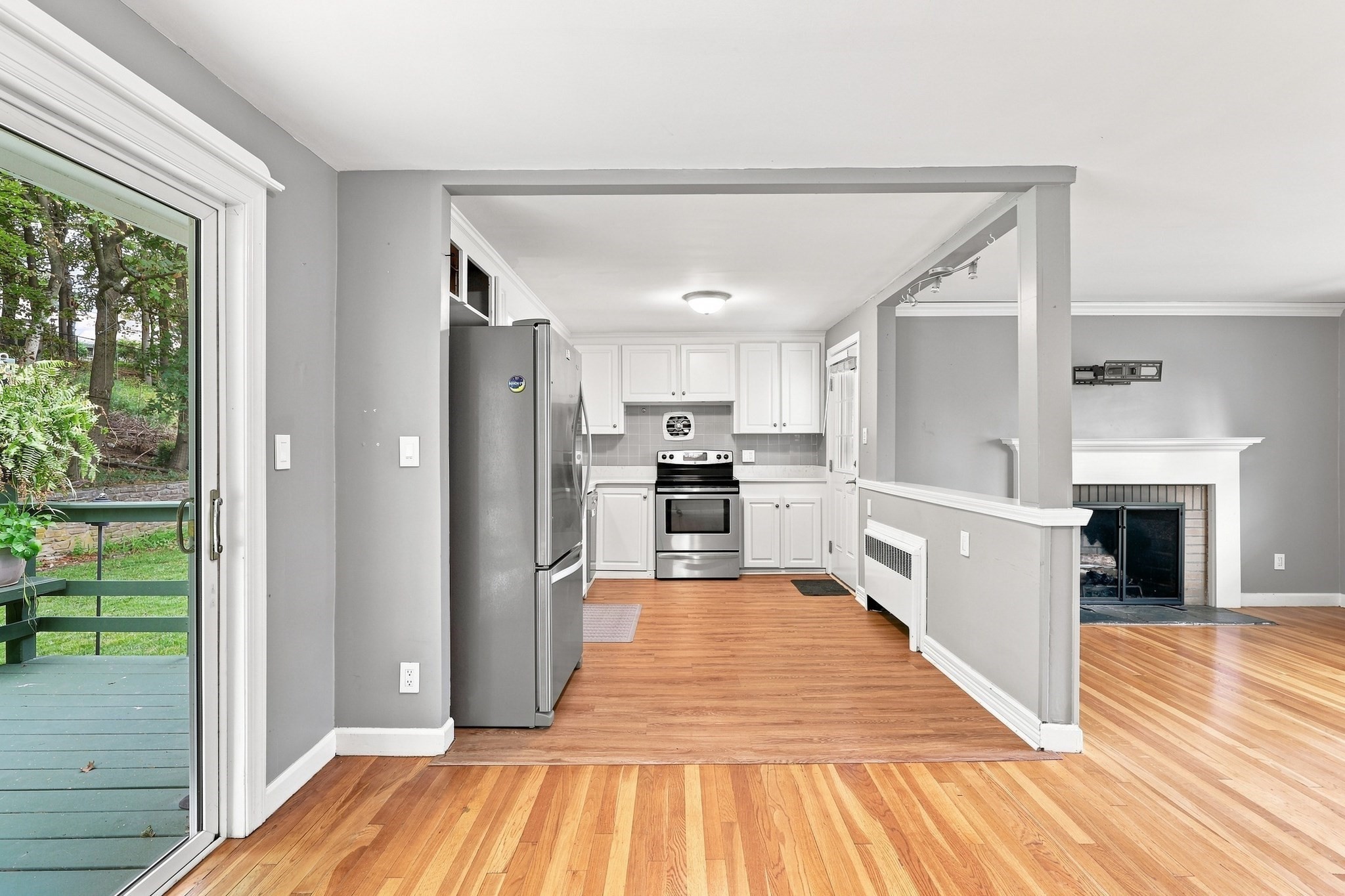 28 Hilltop Circle Property Photo 7