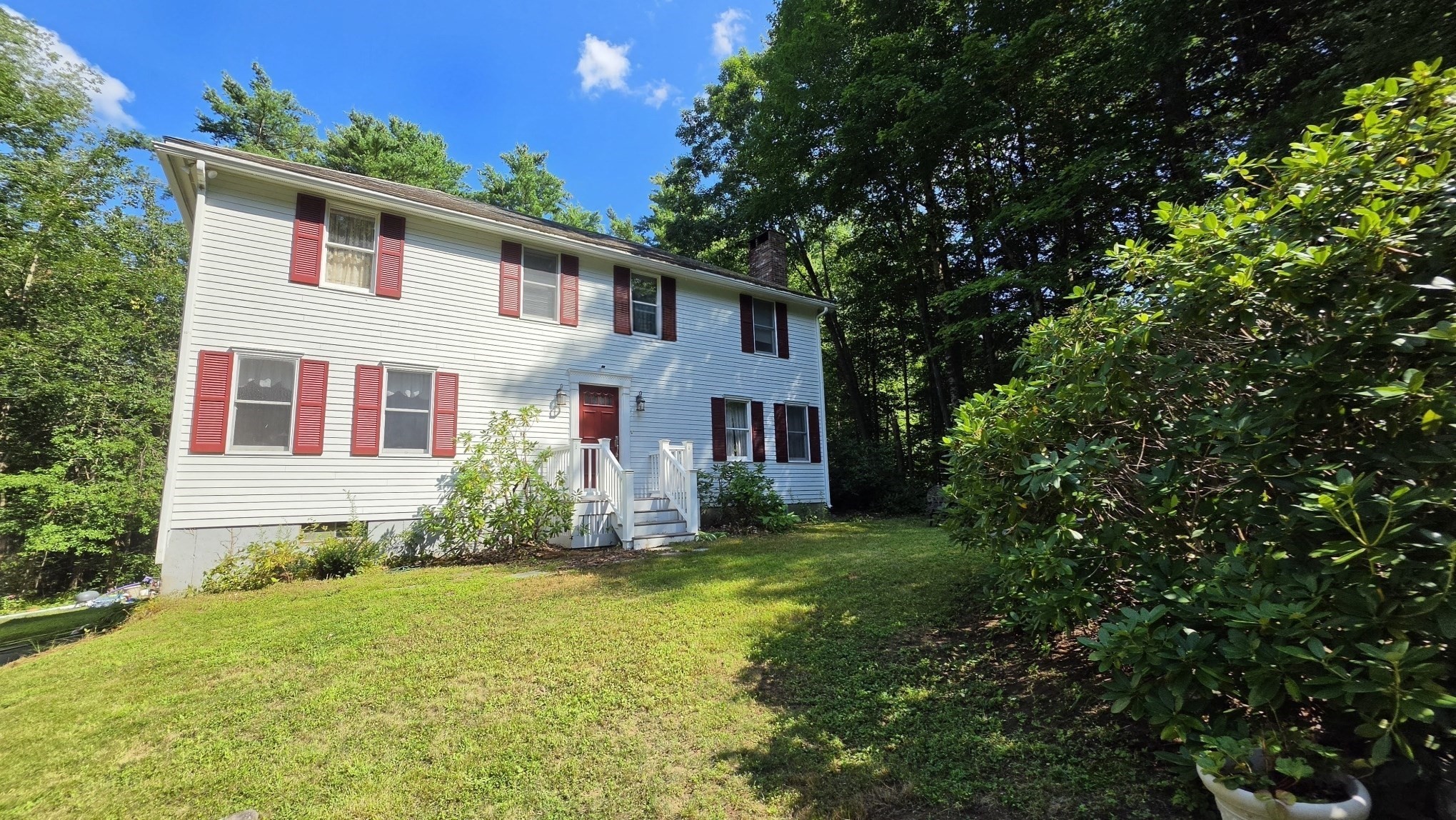 2 Greenleaf Dr Property Photo 2