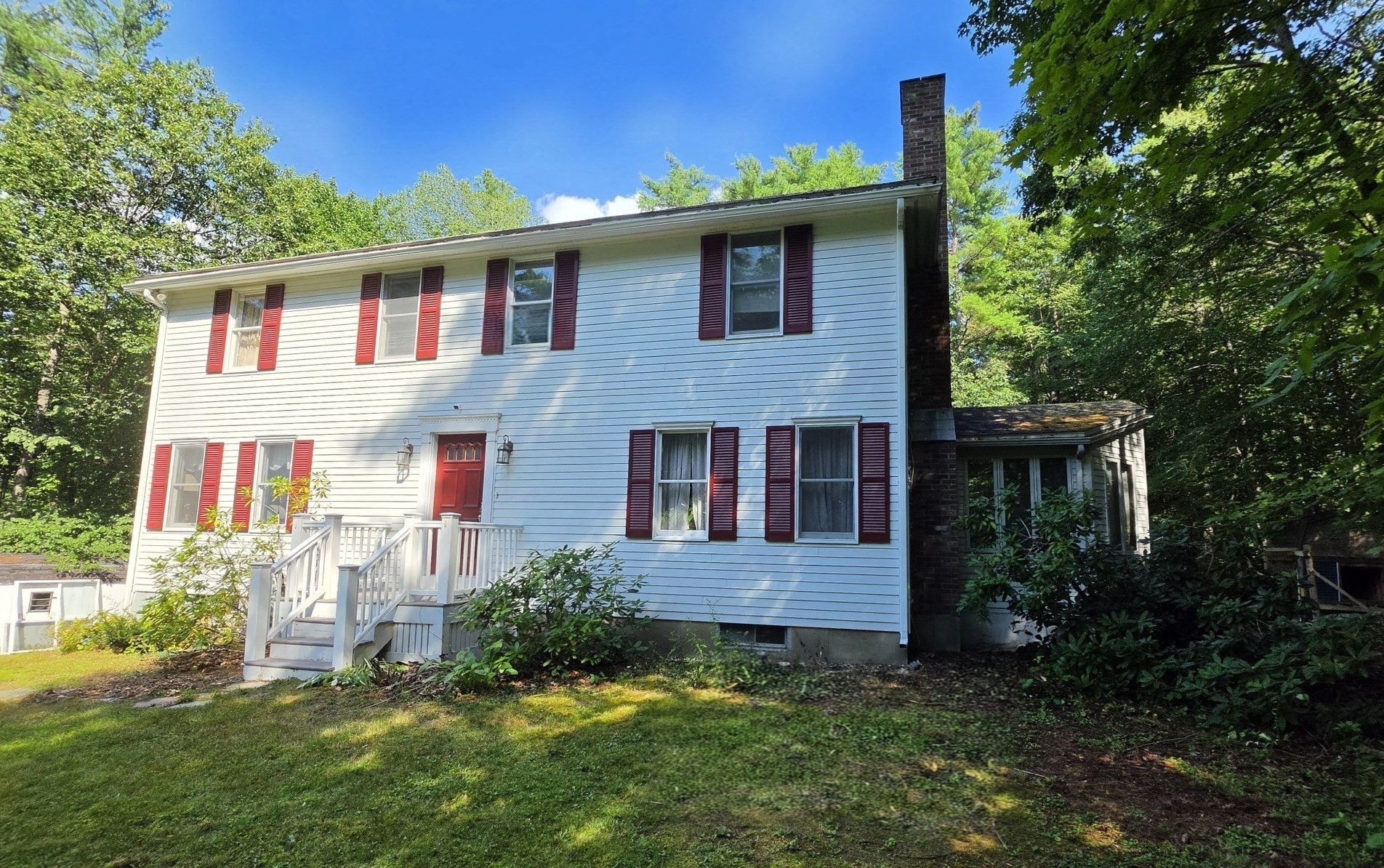 2 Greenleaf Dr Property Photo 3