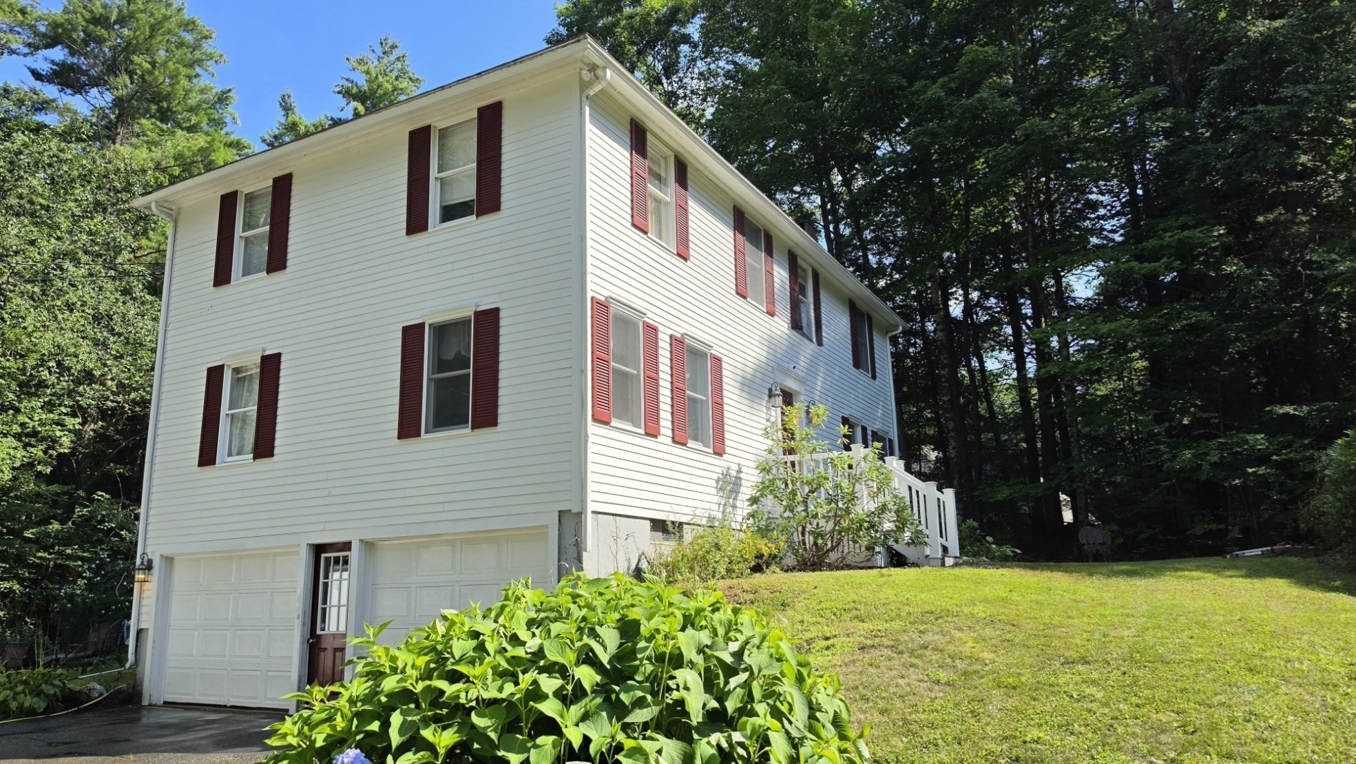 2 Greenleaf Dr Property Photo 4