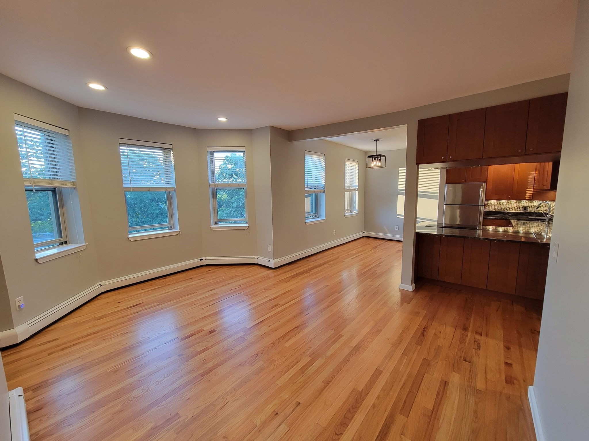 390 Riverway # 16 Property Photo 2