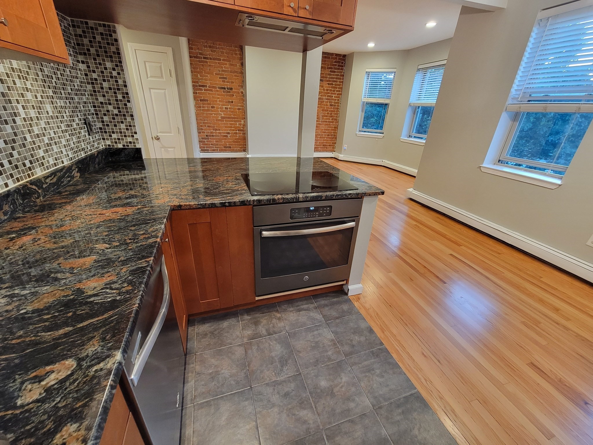 390 Riverway # 16 Property Photo 4