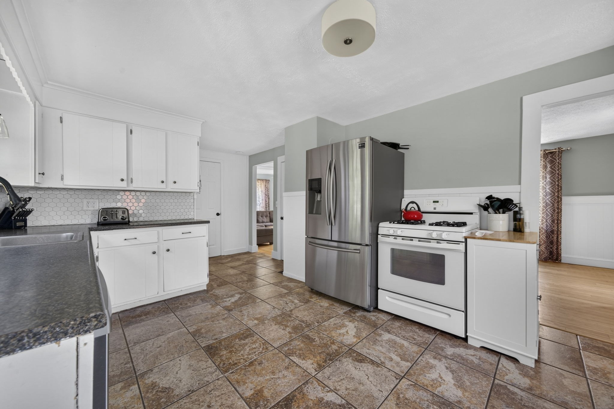 37 Acorn St Property Photo 6