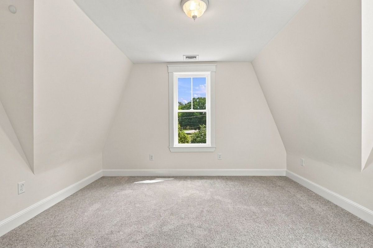 21 King Street Property Photo 24