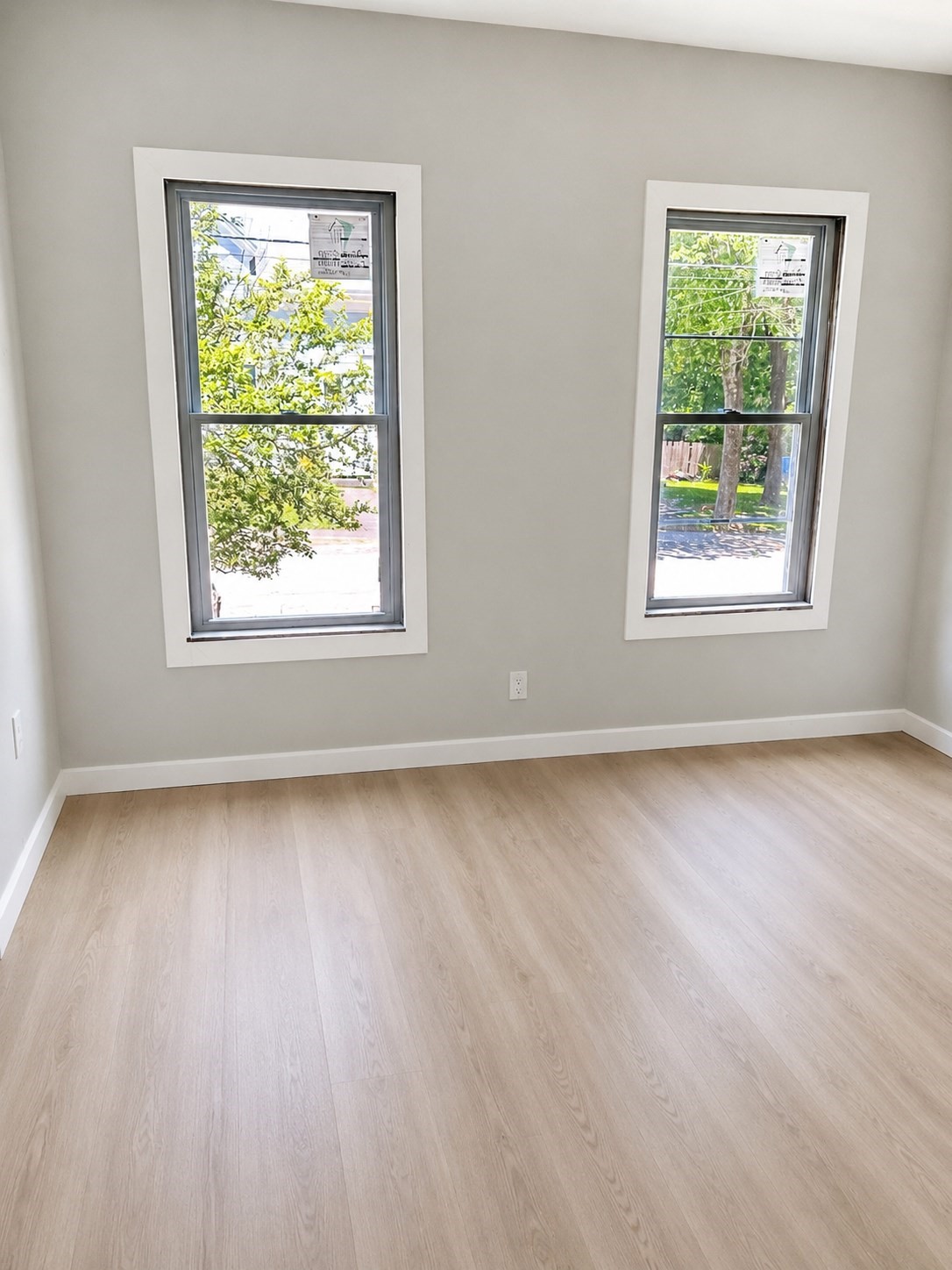 81 Oak St Property Photo 14