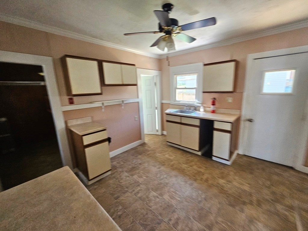186 Burbank St Property Photo 3