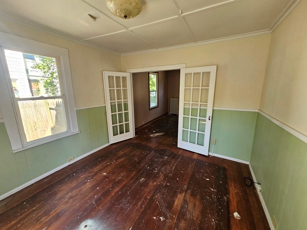 186 Burbank St Property Photo 6