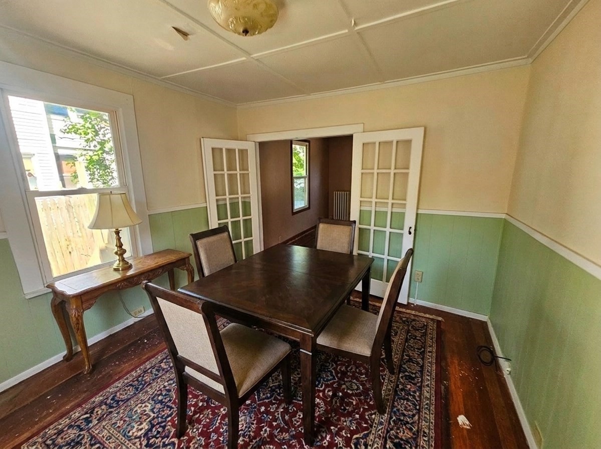 186 Burbank St Property Photo 7