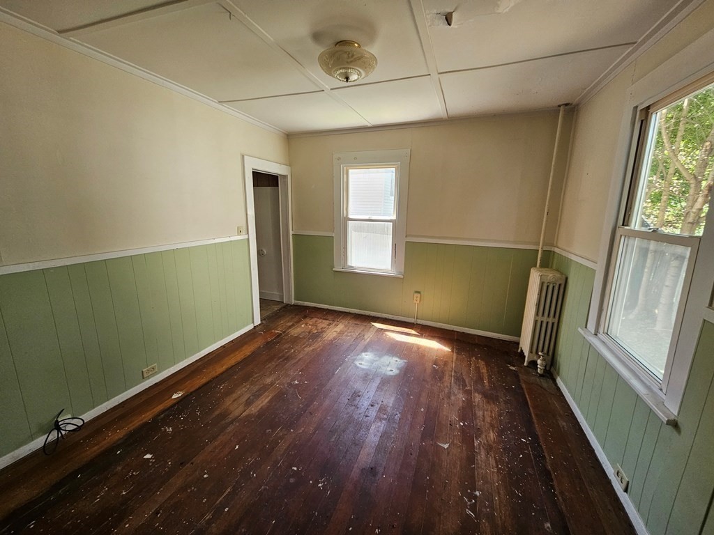 186 Burbank St Property Photo 8