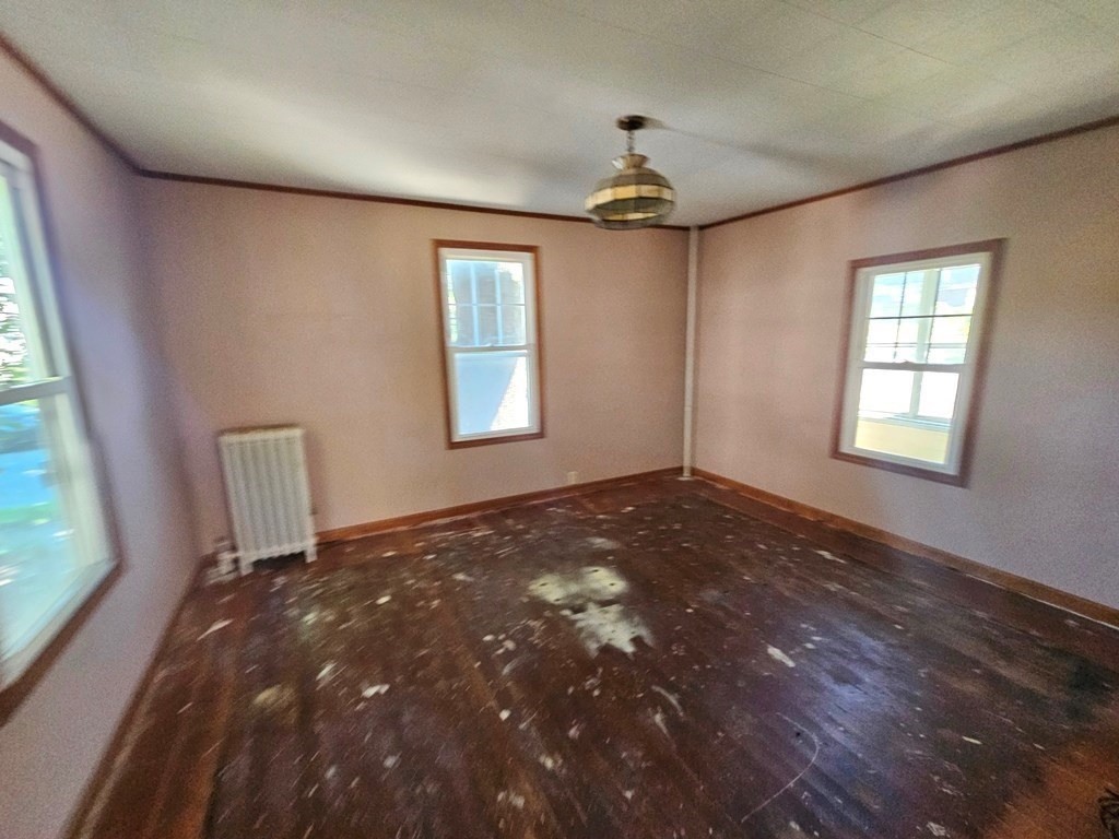 186 Burbank St Property Photo 9
