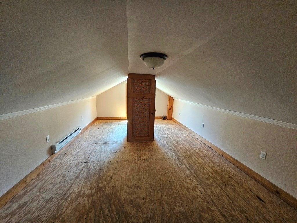 186 Burbank St Property Photo 16