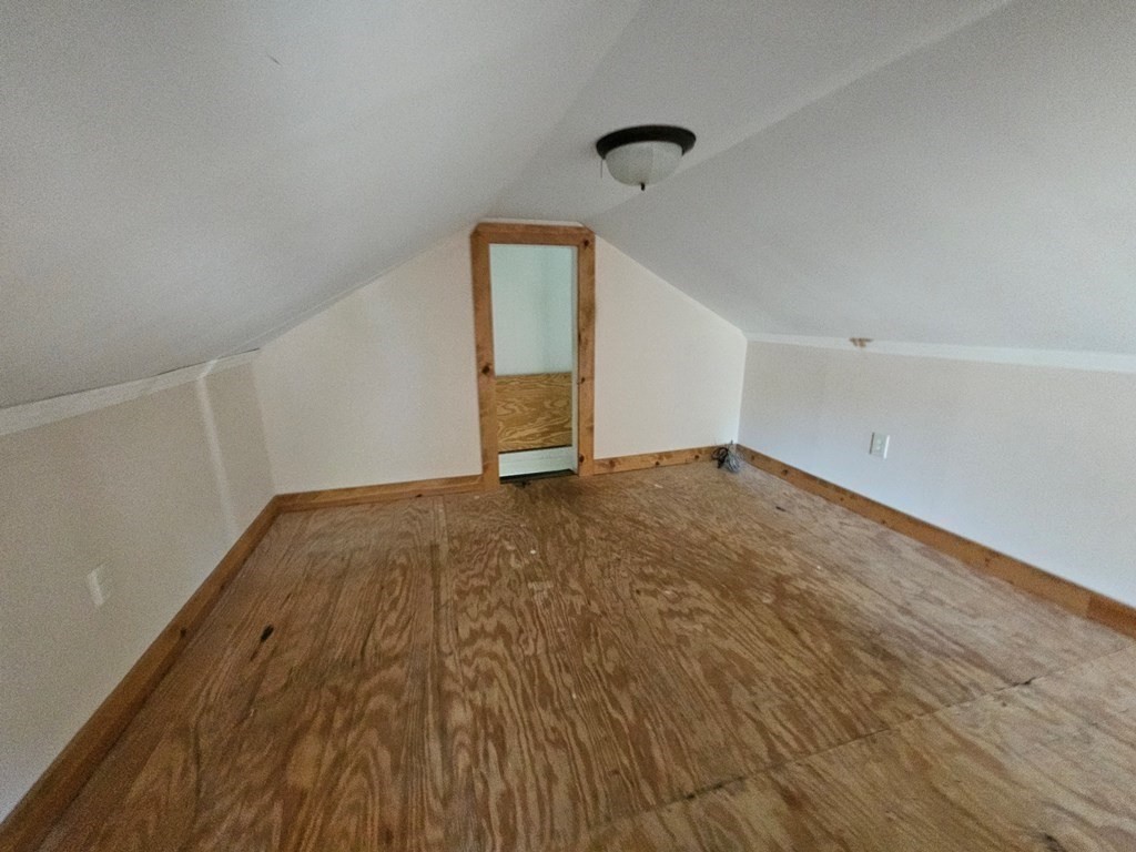 186 Burbank St Property Photo 17