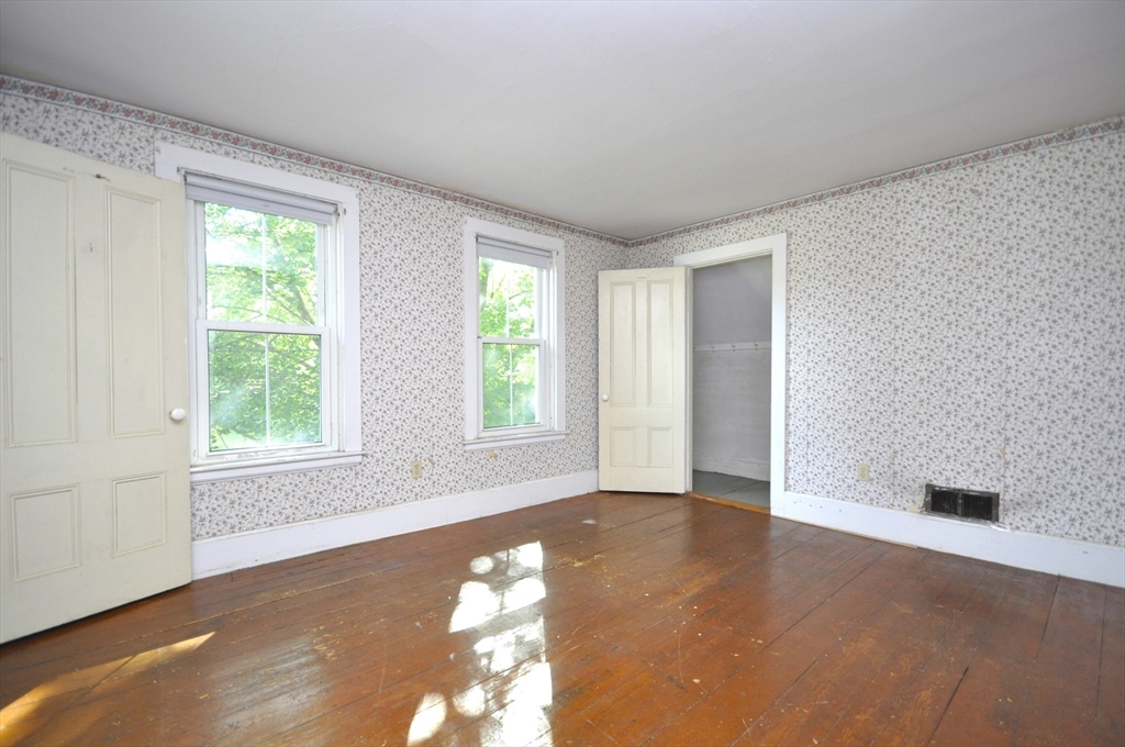 336 Plymouth St Property Photo 5