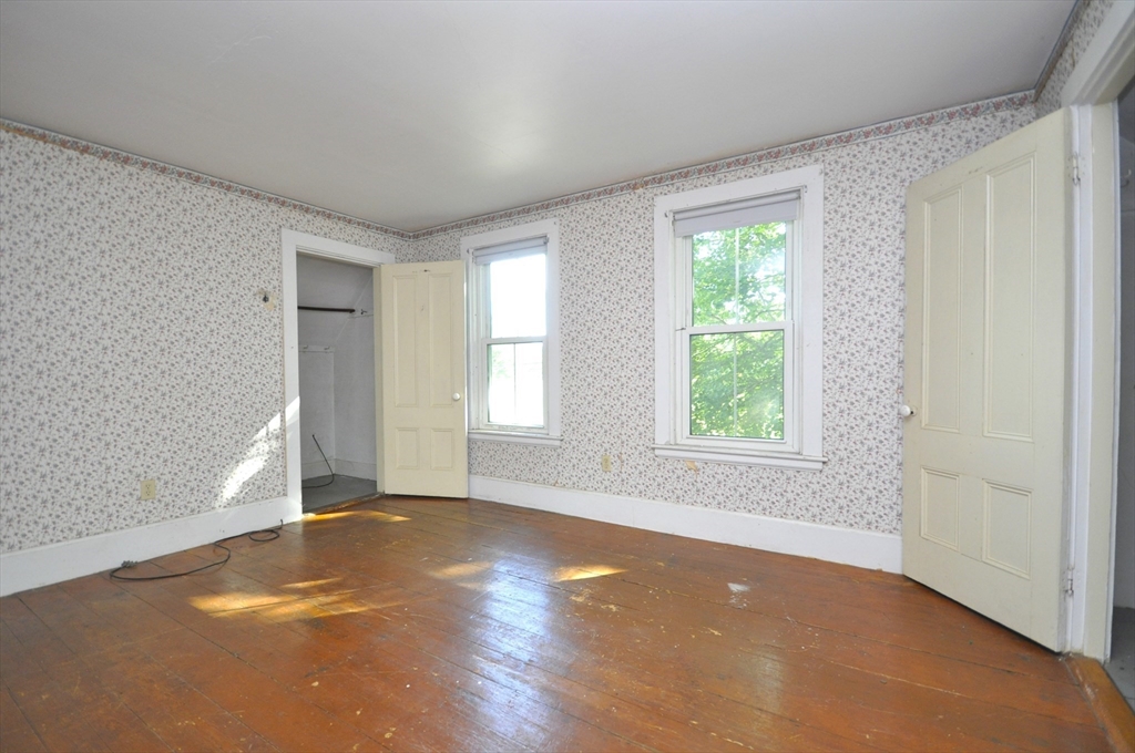 336 Plymouth St Property Photo 6