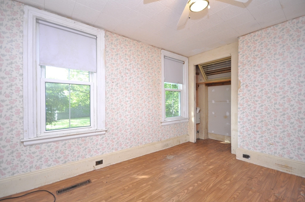 336 Plymouth St Property Photo 8