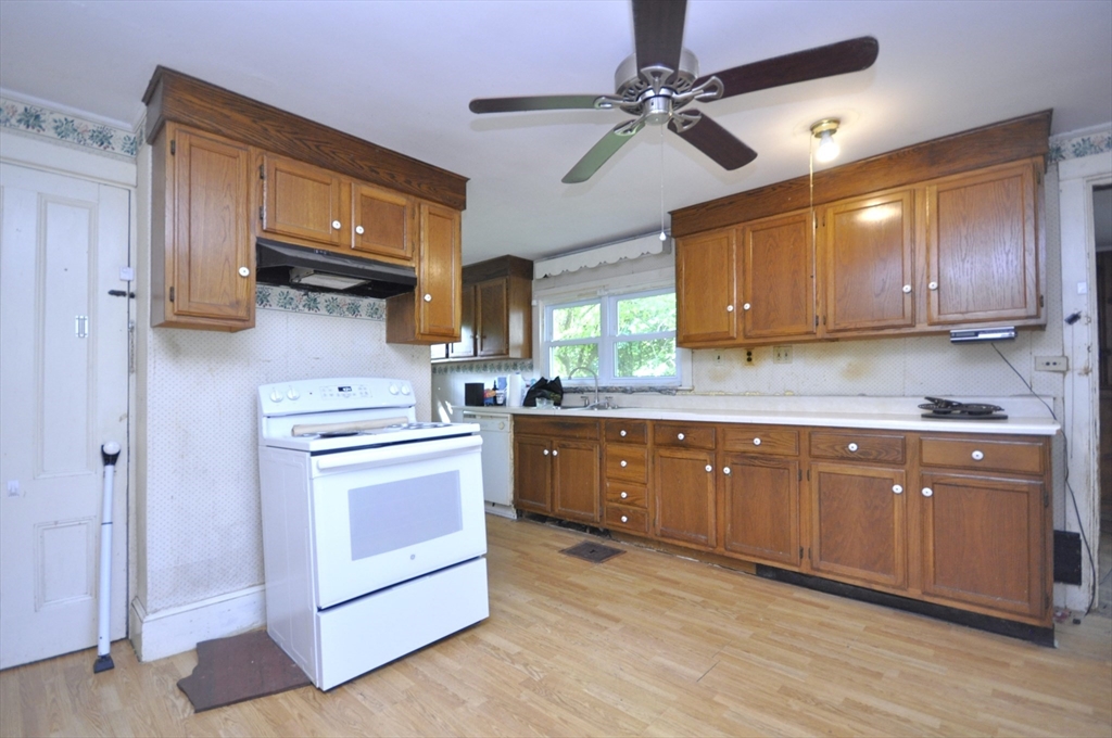 336 Plymouth St Property Photo 10