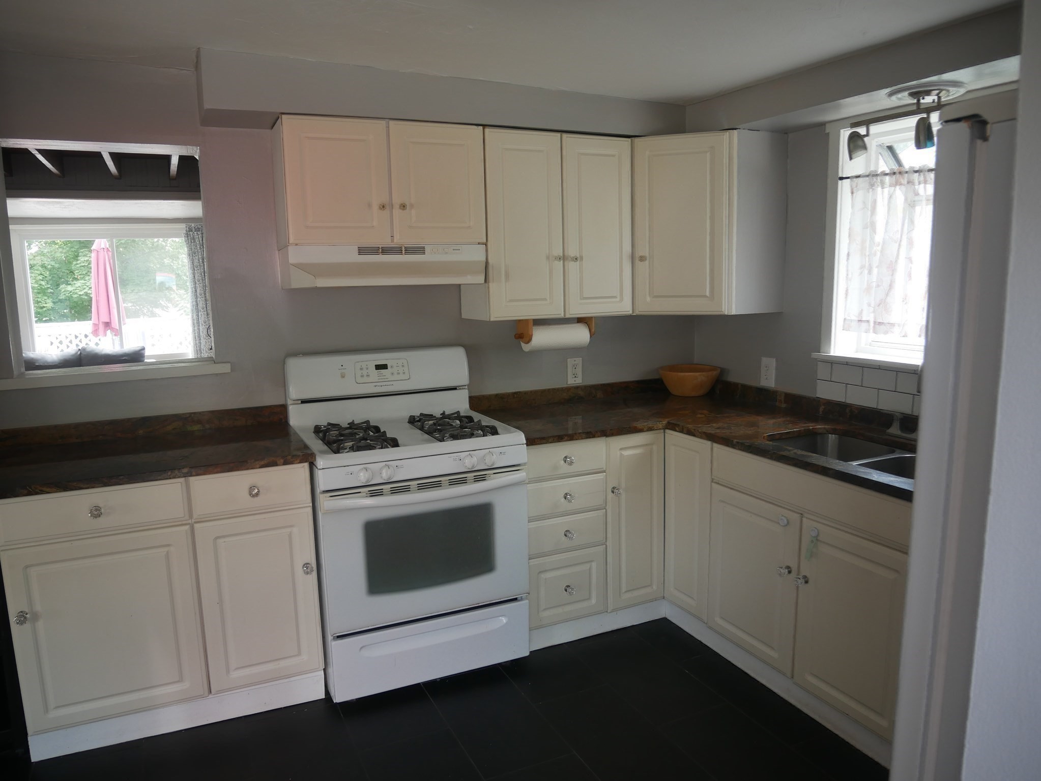 16 Hillside Rd Property Photo 8