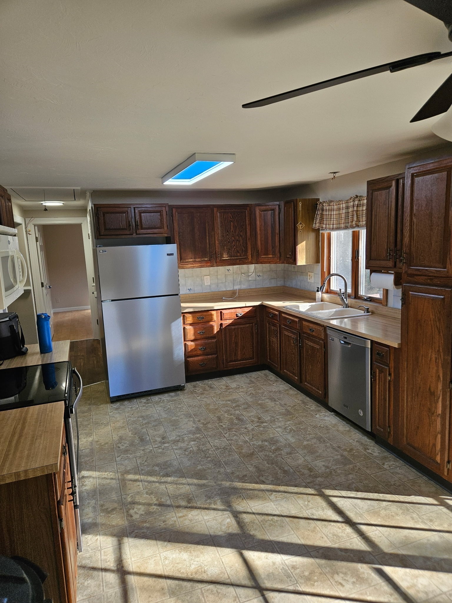 15 Old County Rd # B Property Photo 2
