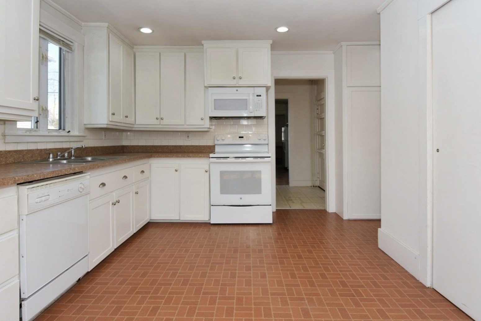 1 School St # B Property Photo 9