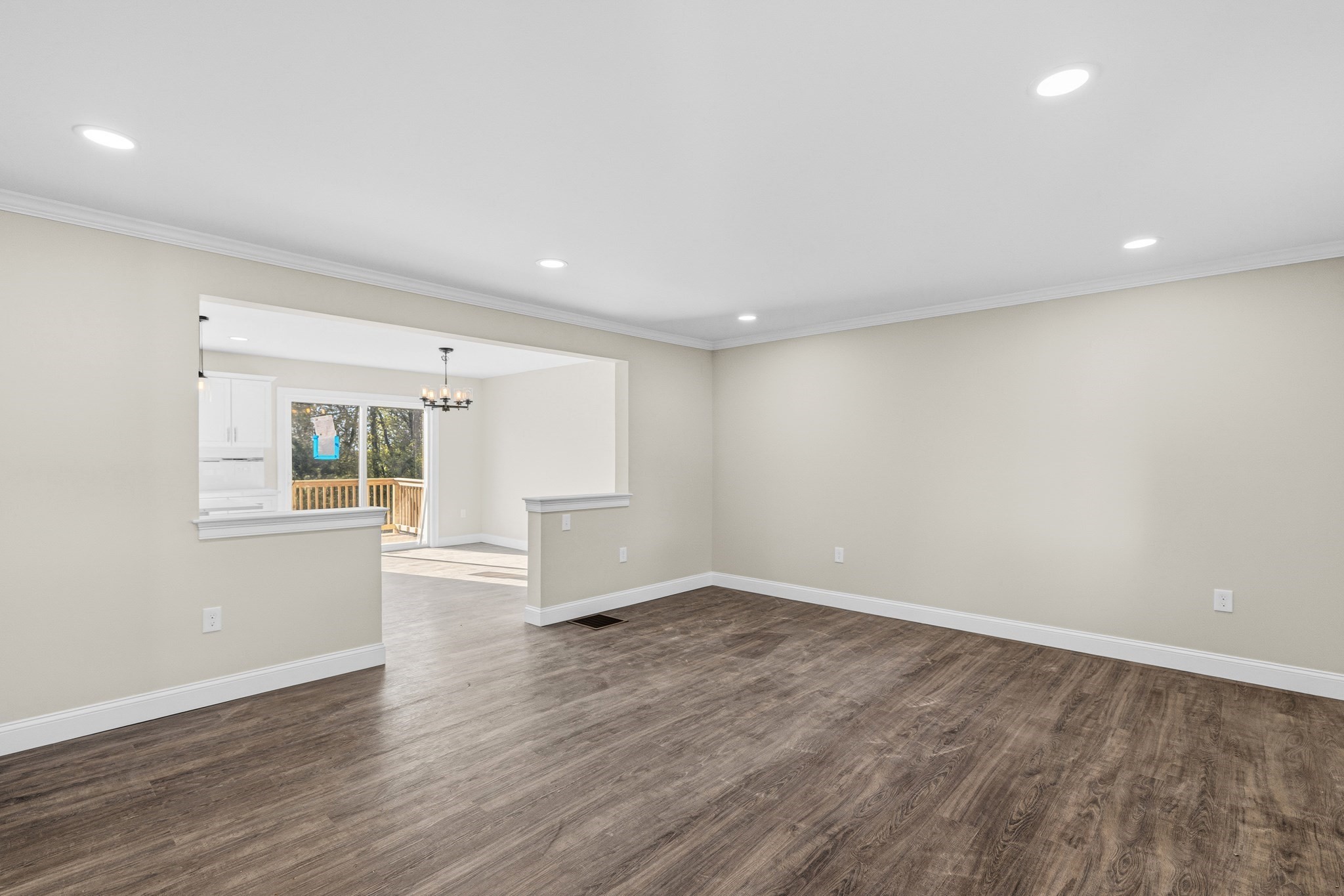 989 Bay Street Property Photo 14