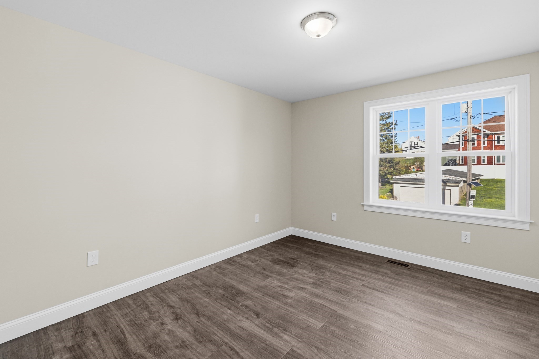 989 Bay Street Property Photo 31