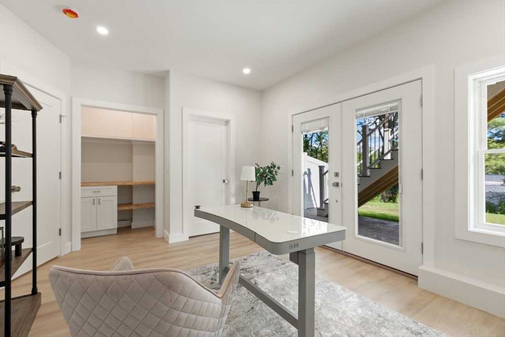 65 Dunstable Rd # A Property Photo 6