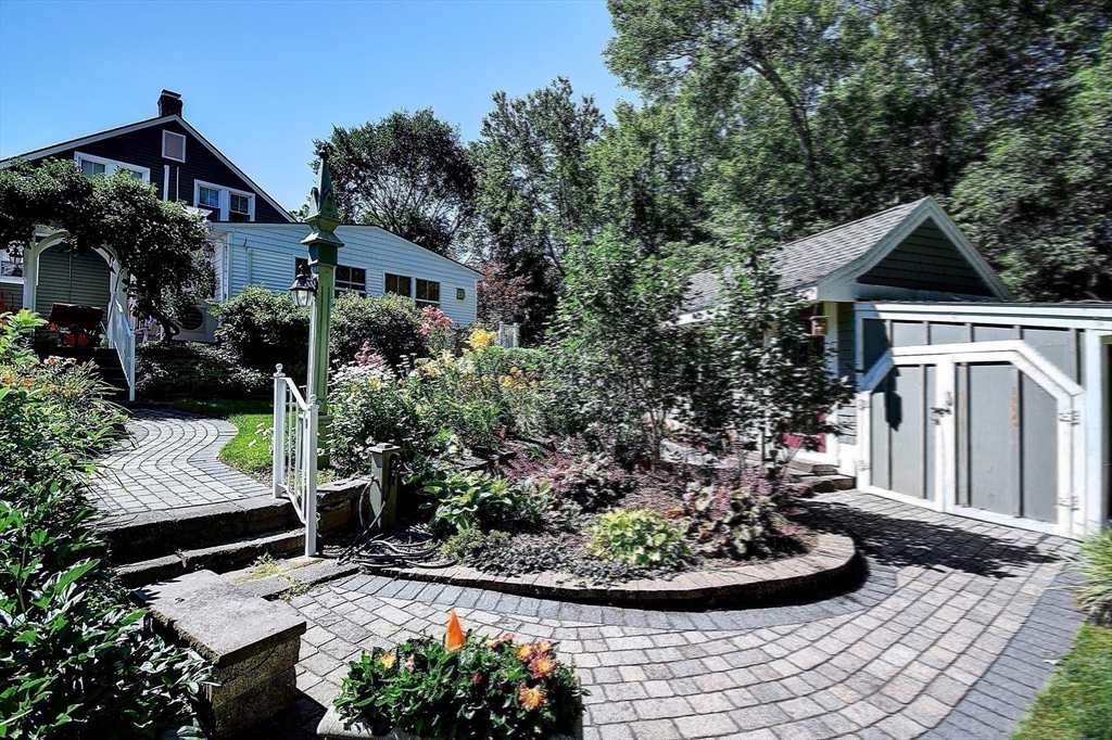 647 Main St # B Property Photo 1