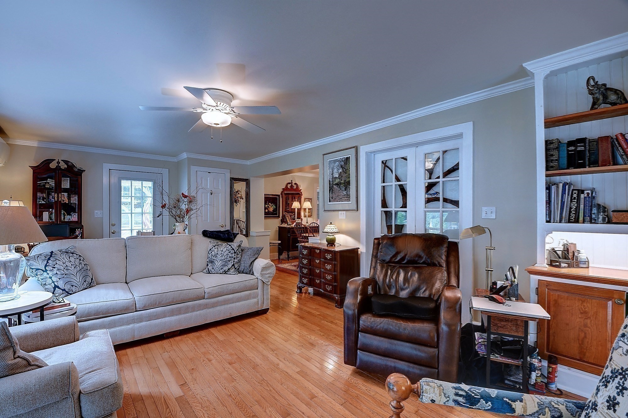 647 Main St # B Property Photo 9